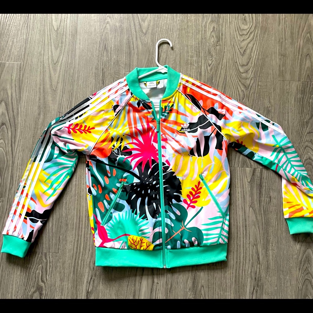 Adidas track jacket, perfect for spring season, size M.